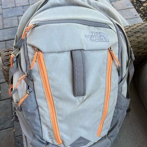 The North Face Women's Surge Backpack (Vaporous Grey / Impact Orange, One Size)